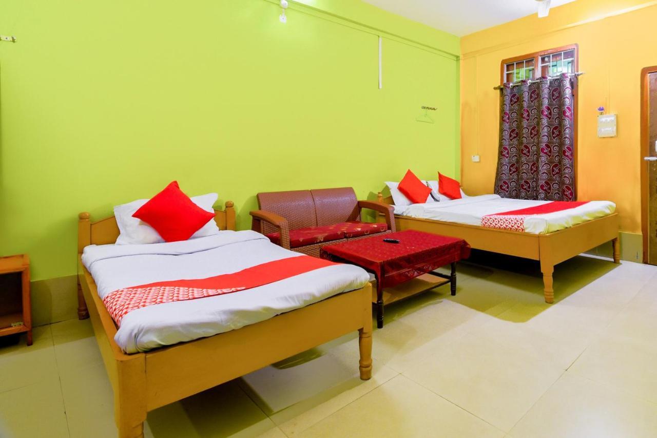 Oyo 70566 Hotel Aalo Along Екстер'єр фото