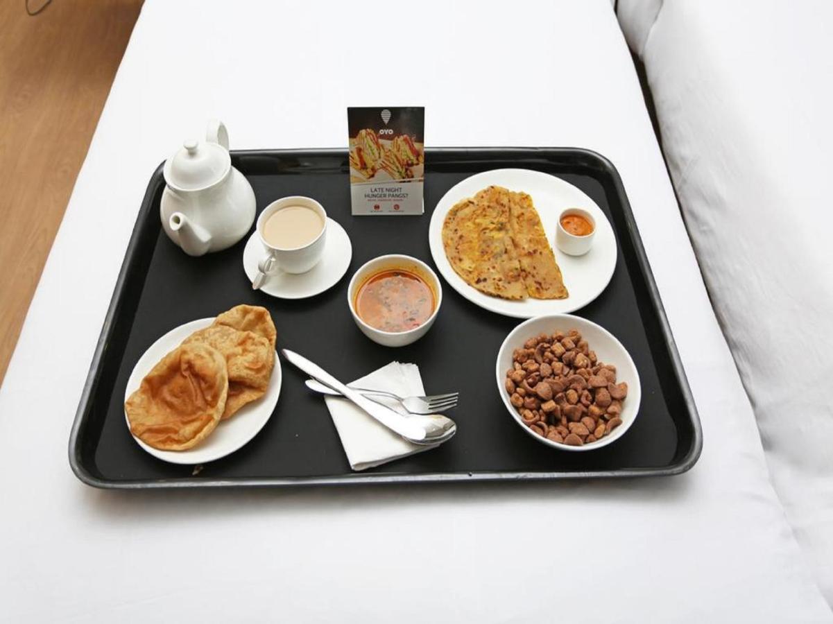 Oyo 70566 Hotel Aalo Along Екстер'єр фото